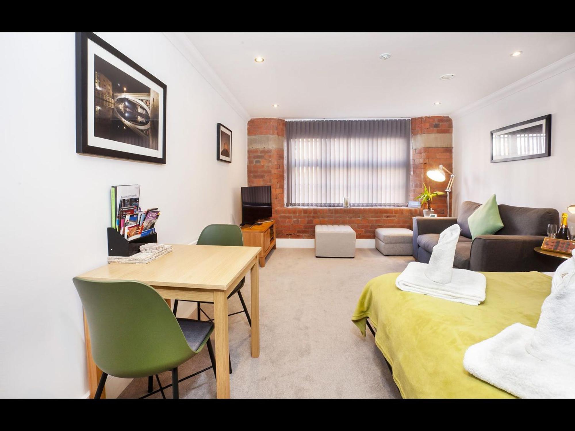 58 Cocoa Suites York Eksteriør billede