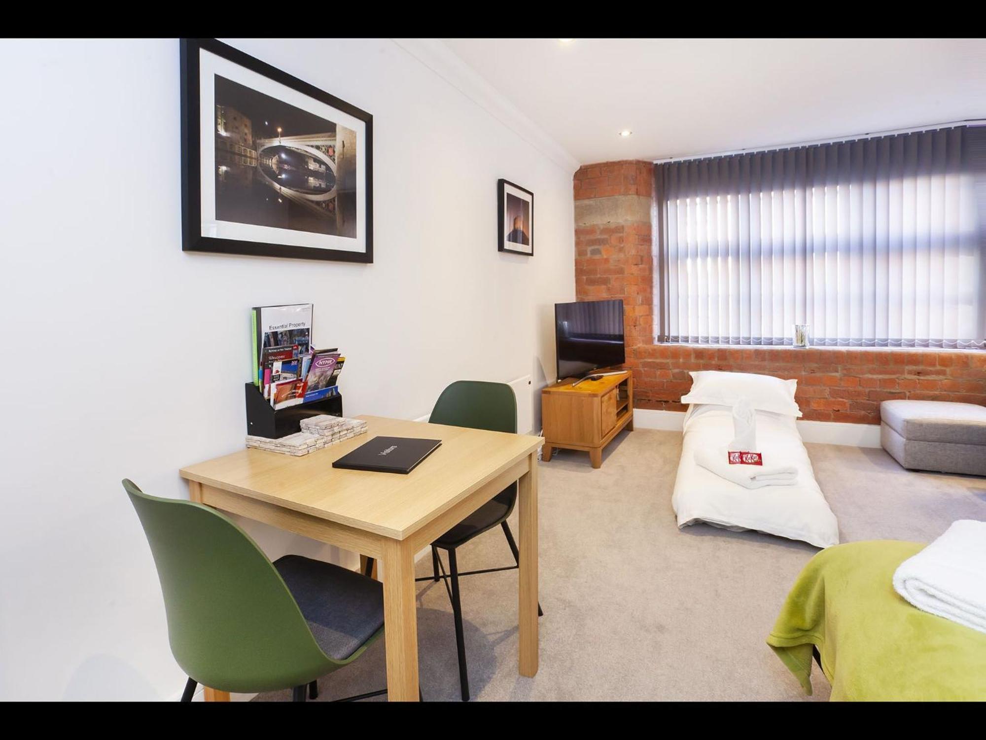 58 Cocoa Suites York Eksteriør billede